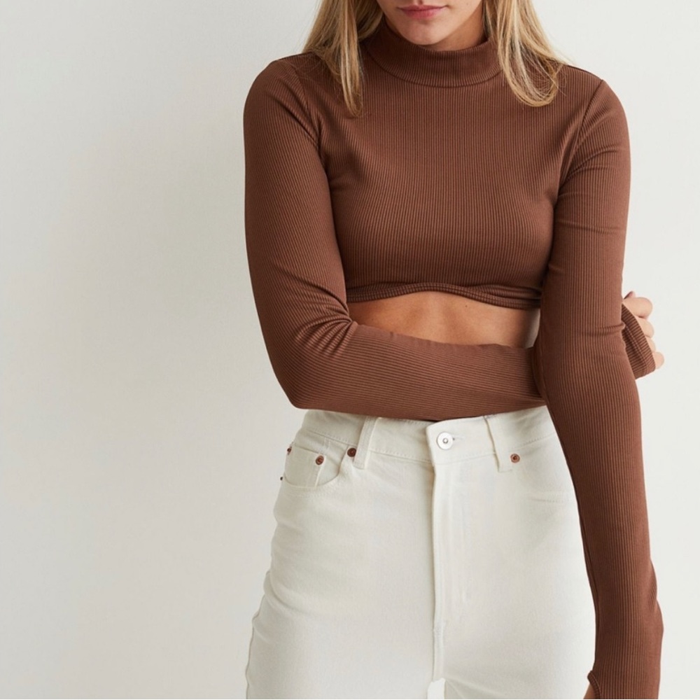 H&M super cropped ribbed long sleeve 🤎